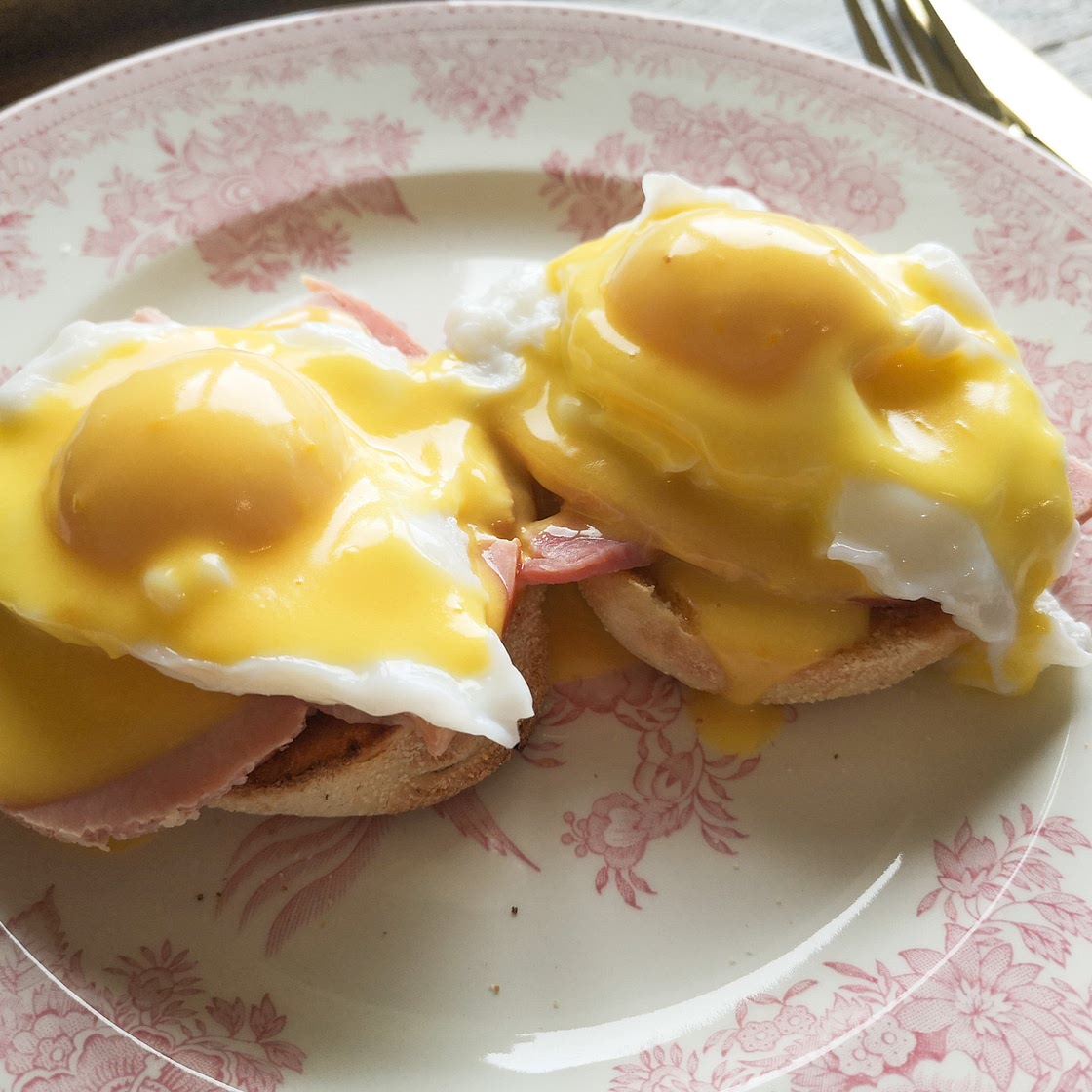 Quick and Easy Hollandaise Sauce