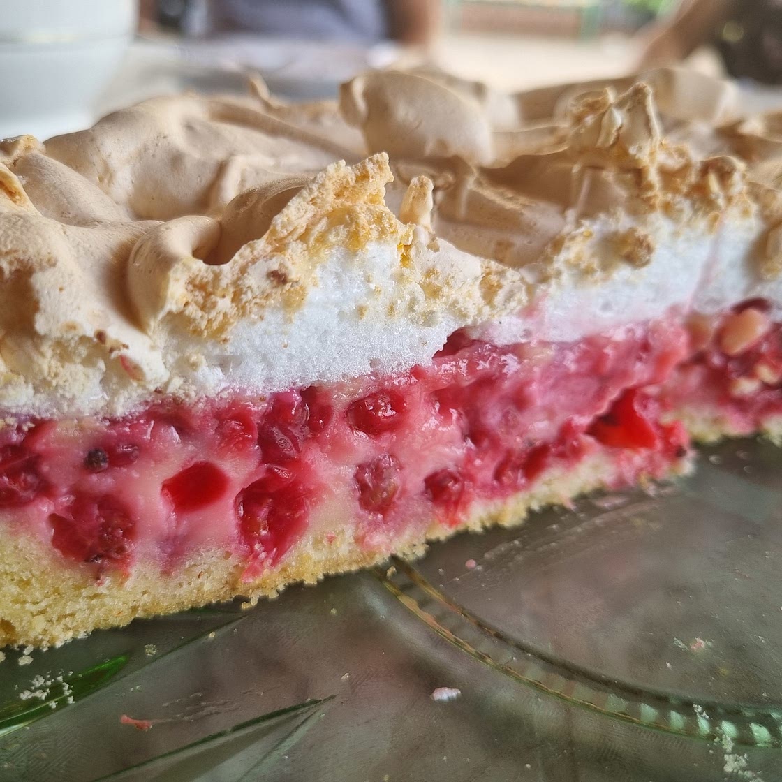 Johannisbeerkuchen mit Baiserhaube