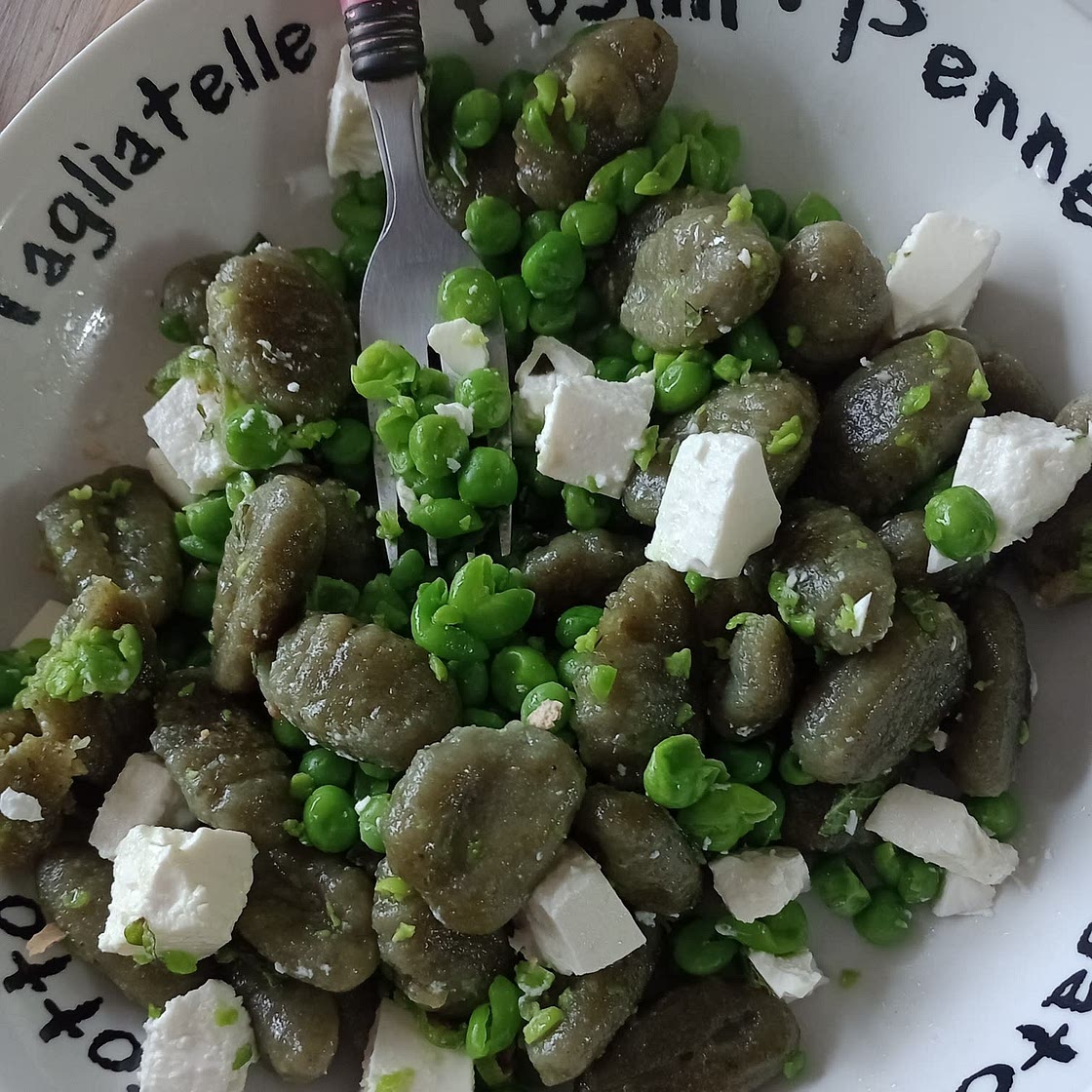 Fried gnocchi with peas, mint, feta & chilli