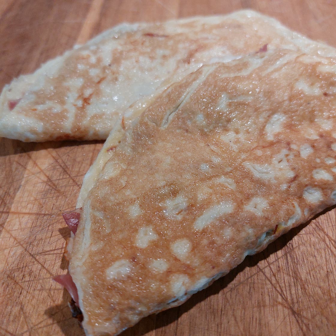 Omelette - zucchini, dry ham and mozzarella