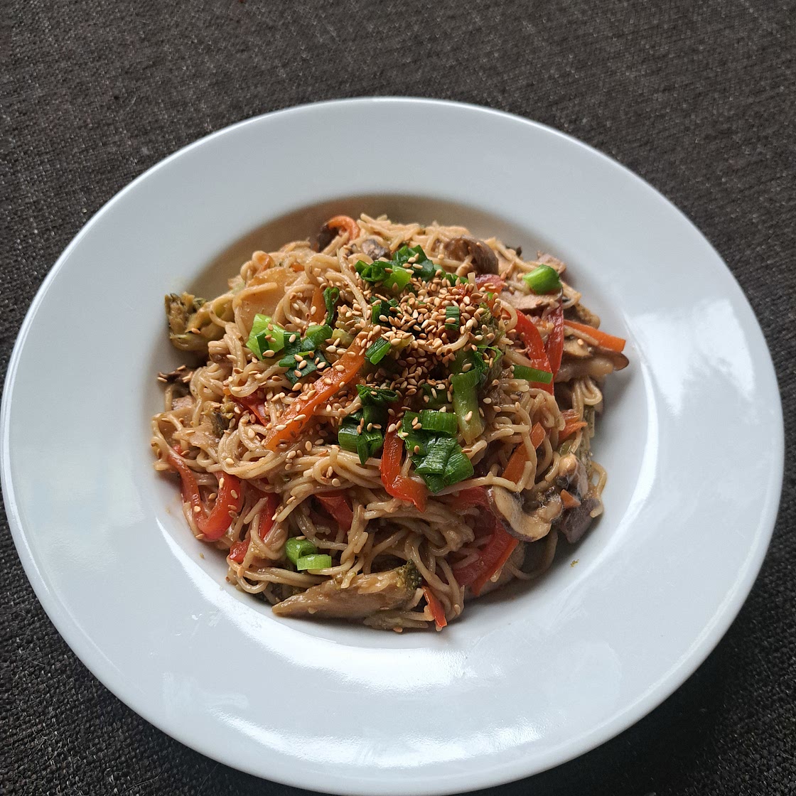 Lo Mein Noodles with shiitake and water chestnut
