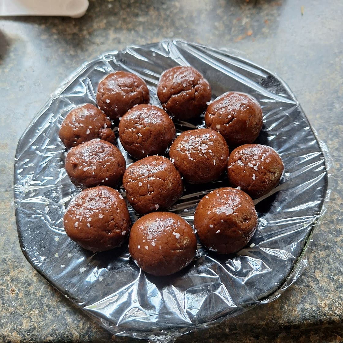 5-Ingredient Salted Chocolate Fudge Balls