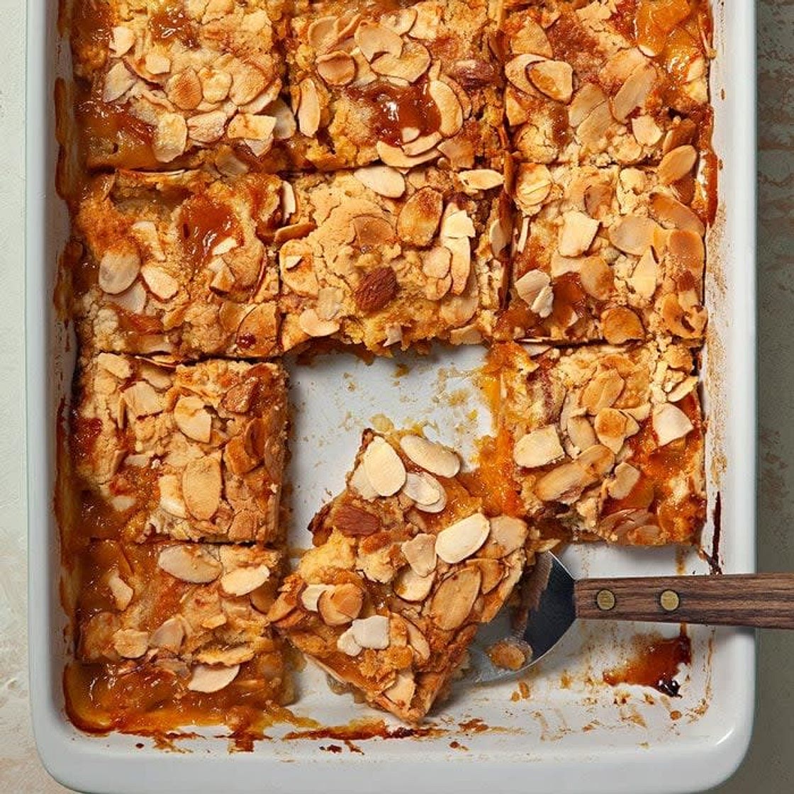 Peach cobbler dump cake
