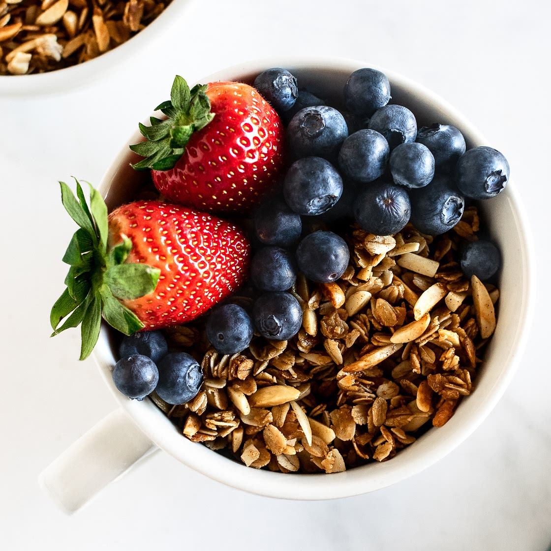 Homemade Granola (7 Ingredients)