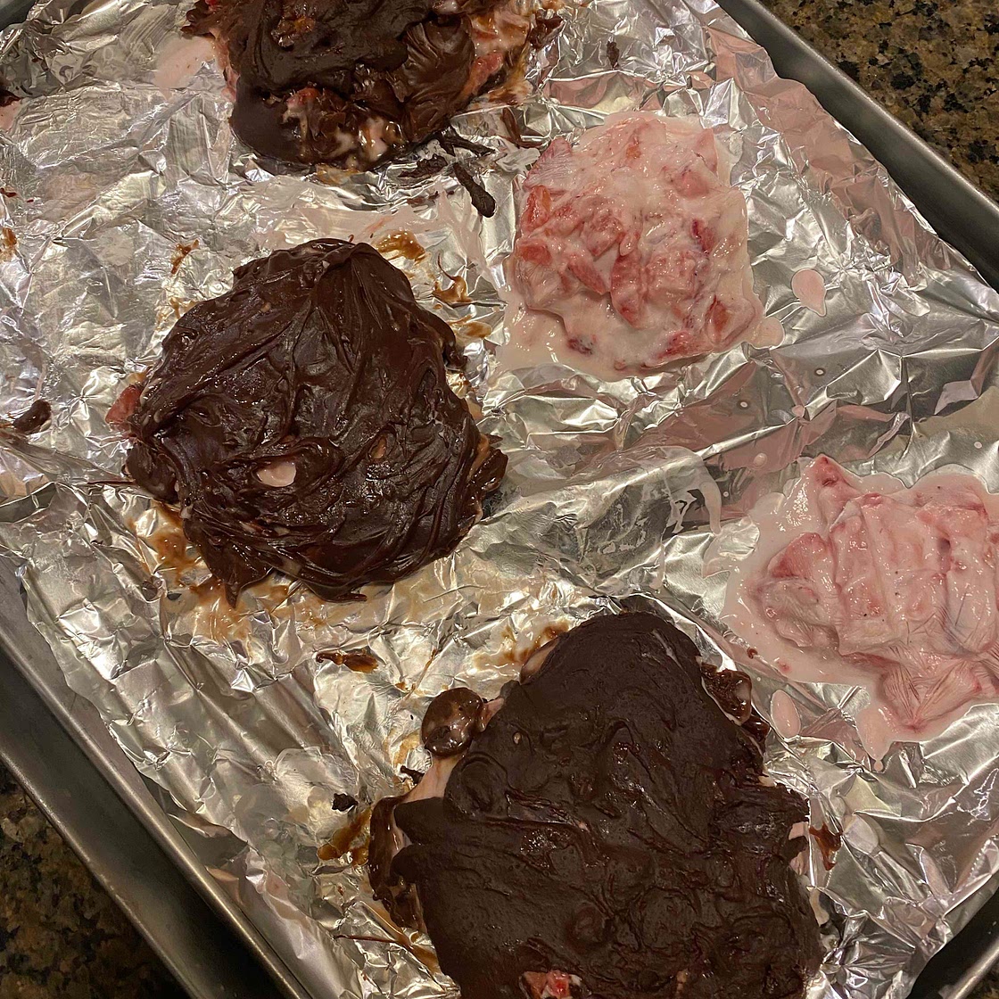 Chocolate and strawberry yogurt clusters 