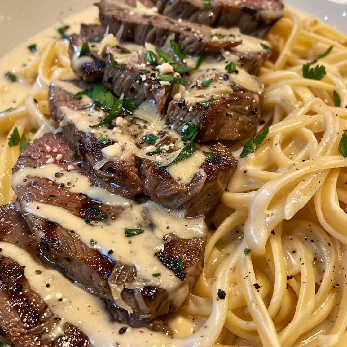 Steak Gorgonzola Alfredo 🥩🧀🍝