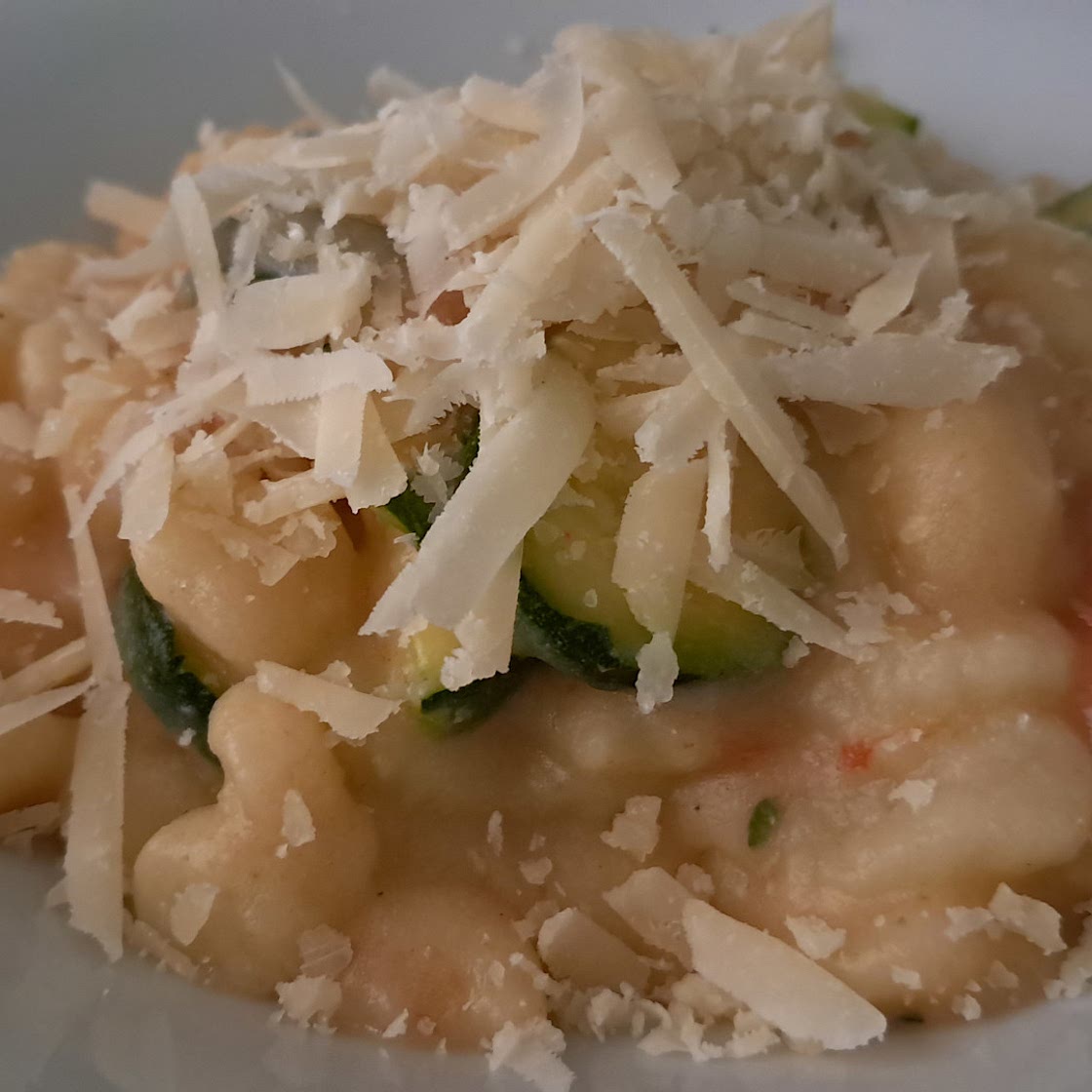Gnocchi zucchine e pomodorini