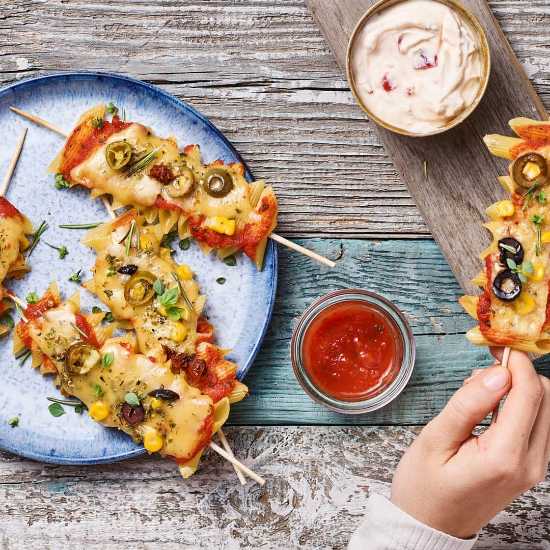 Schnelle Nudelspieße – Pizza-Pasta-Sticks