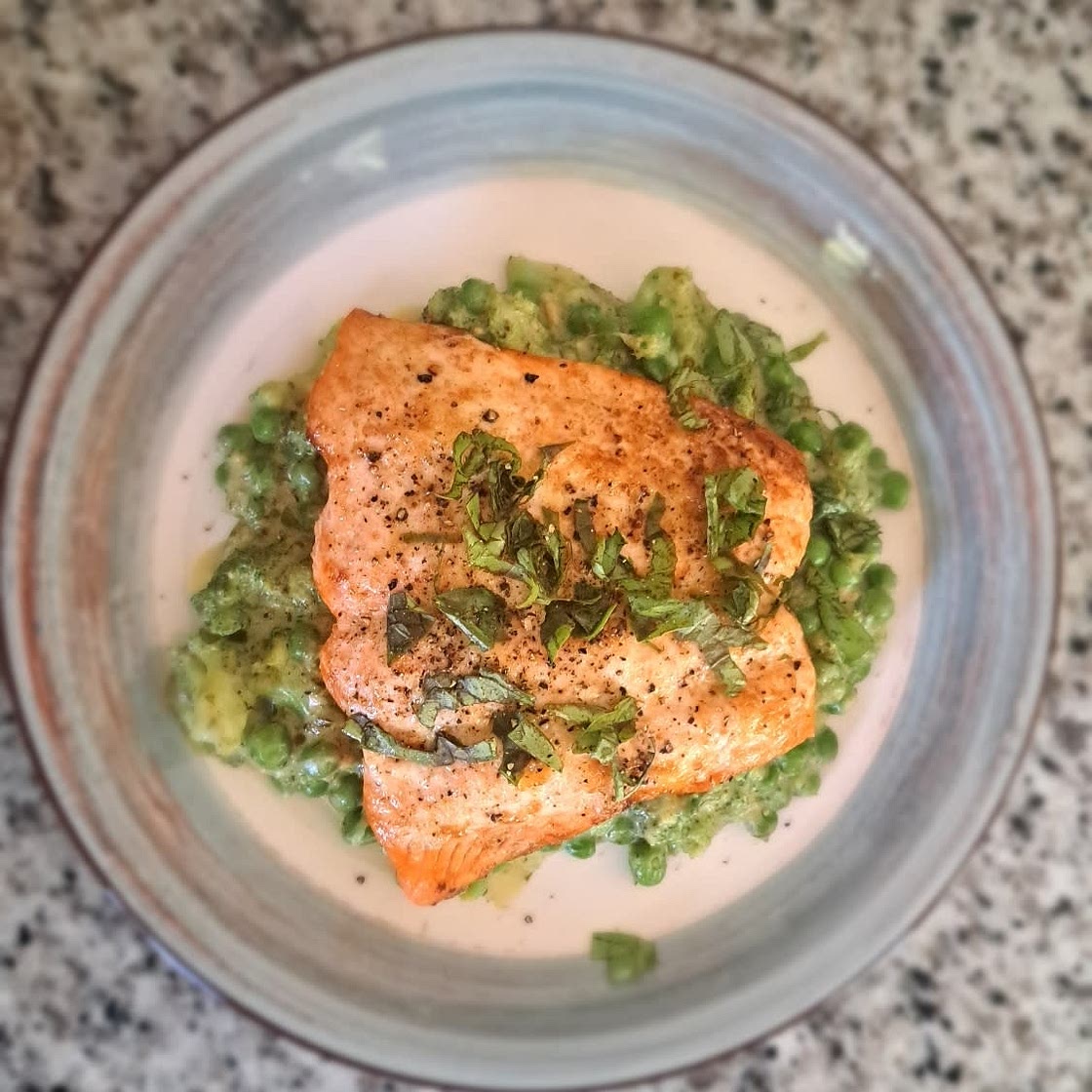 Pan-Fried Salmon With Creamy Pesto Veg