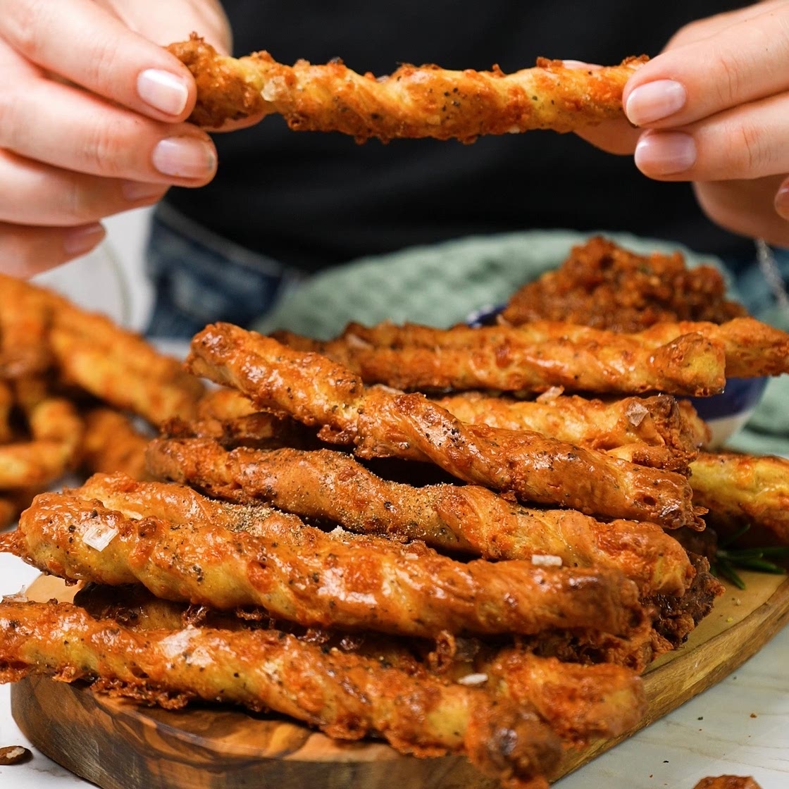 Peppery Cheddar Breadsticks