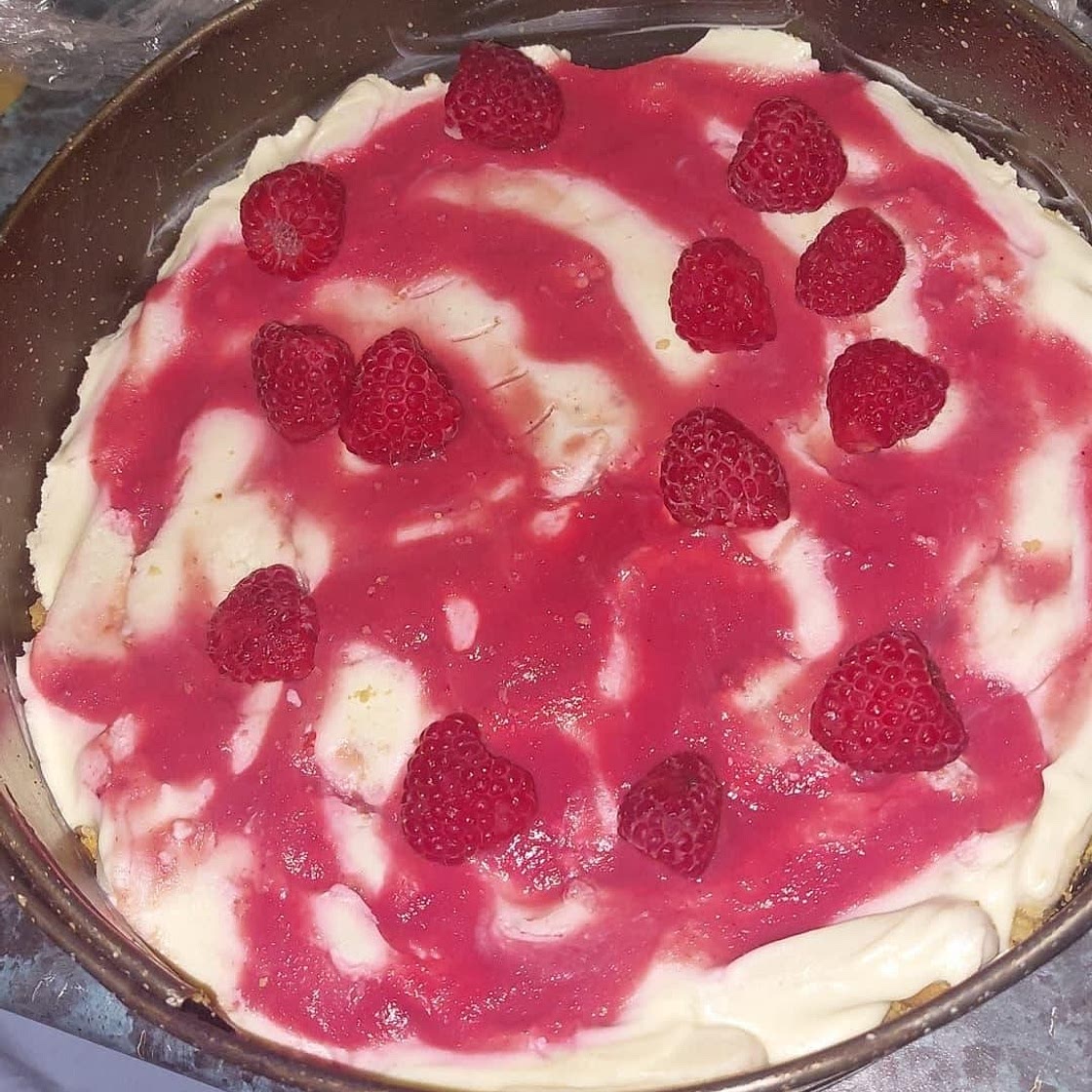 White chocolate and raspberry cheesecake