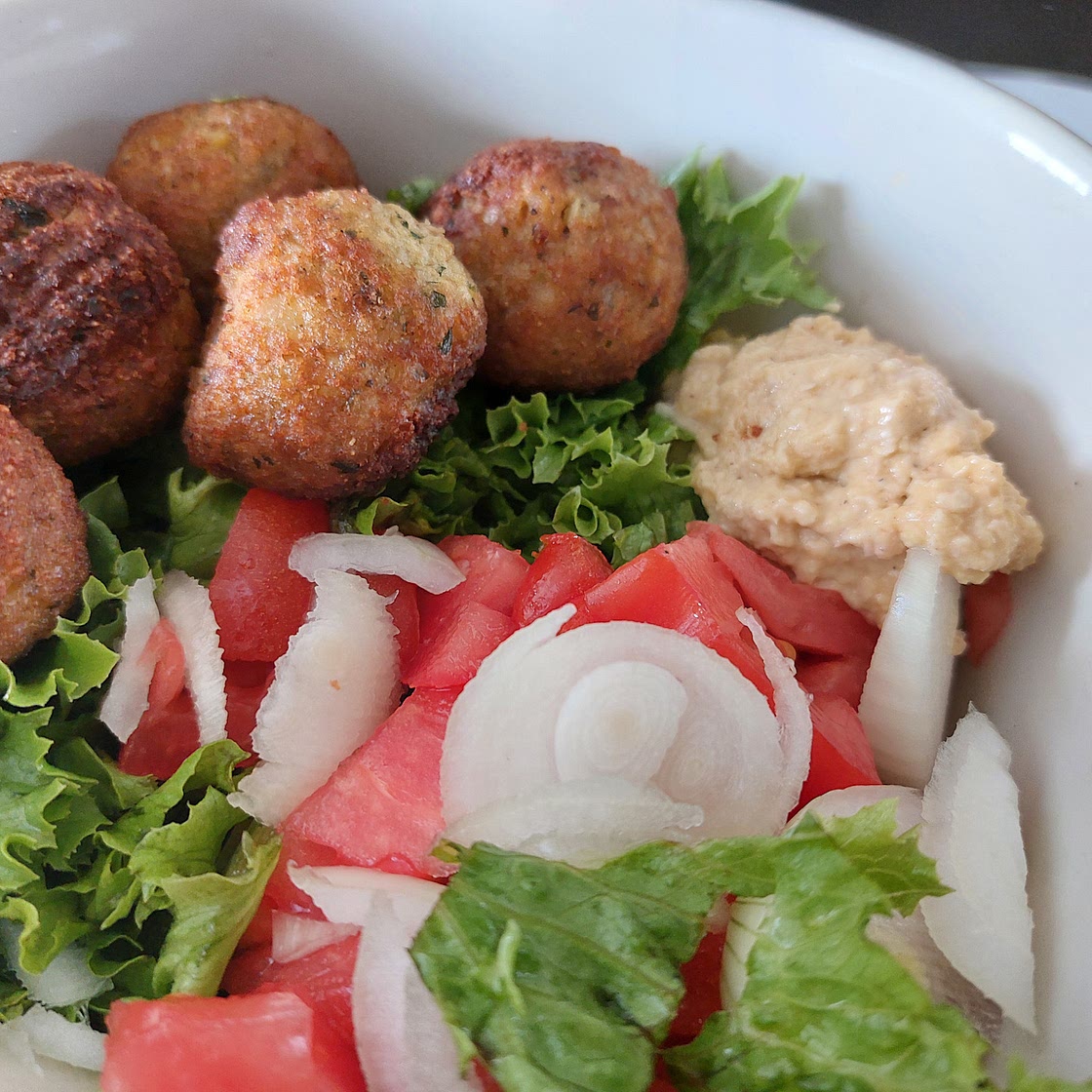 Falafel salad