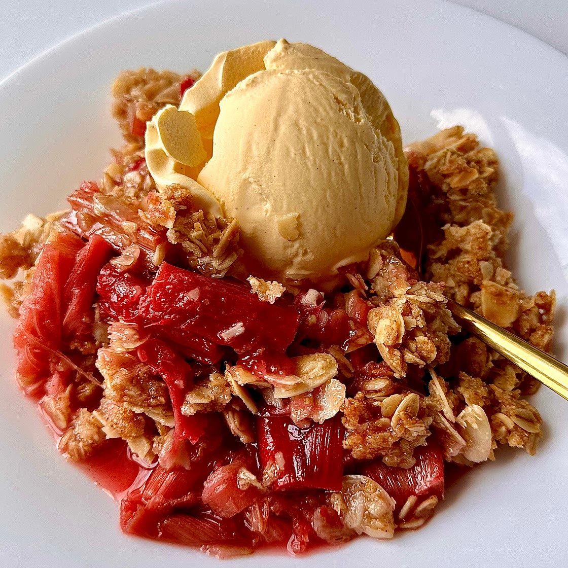 Extra Crunchy Rhubarb Crumble 