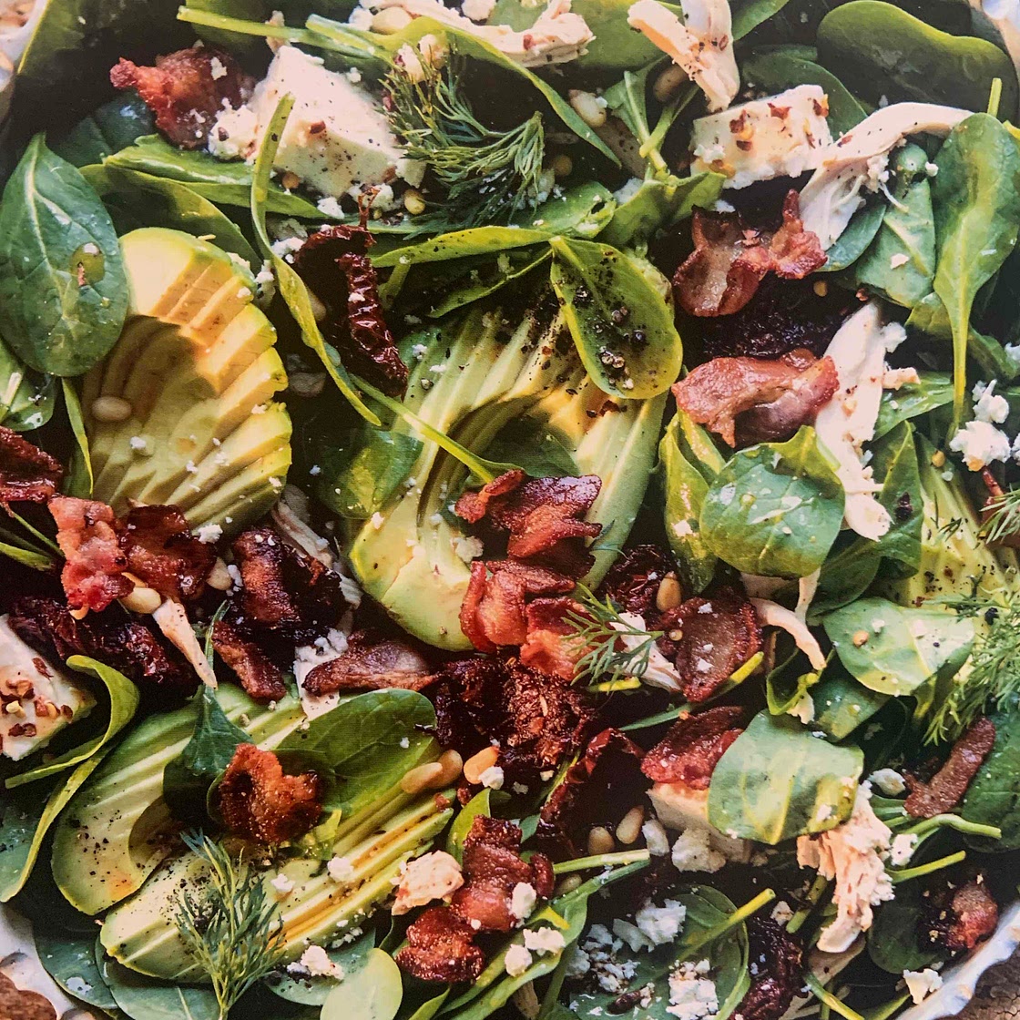 Sun-dried tomato and avocado salad with chicken