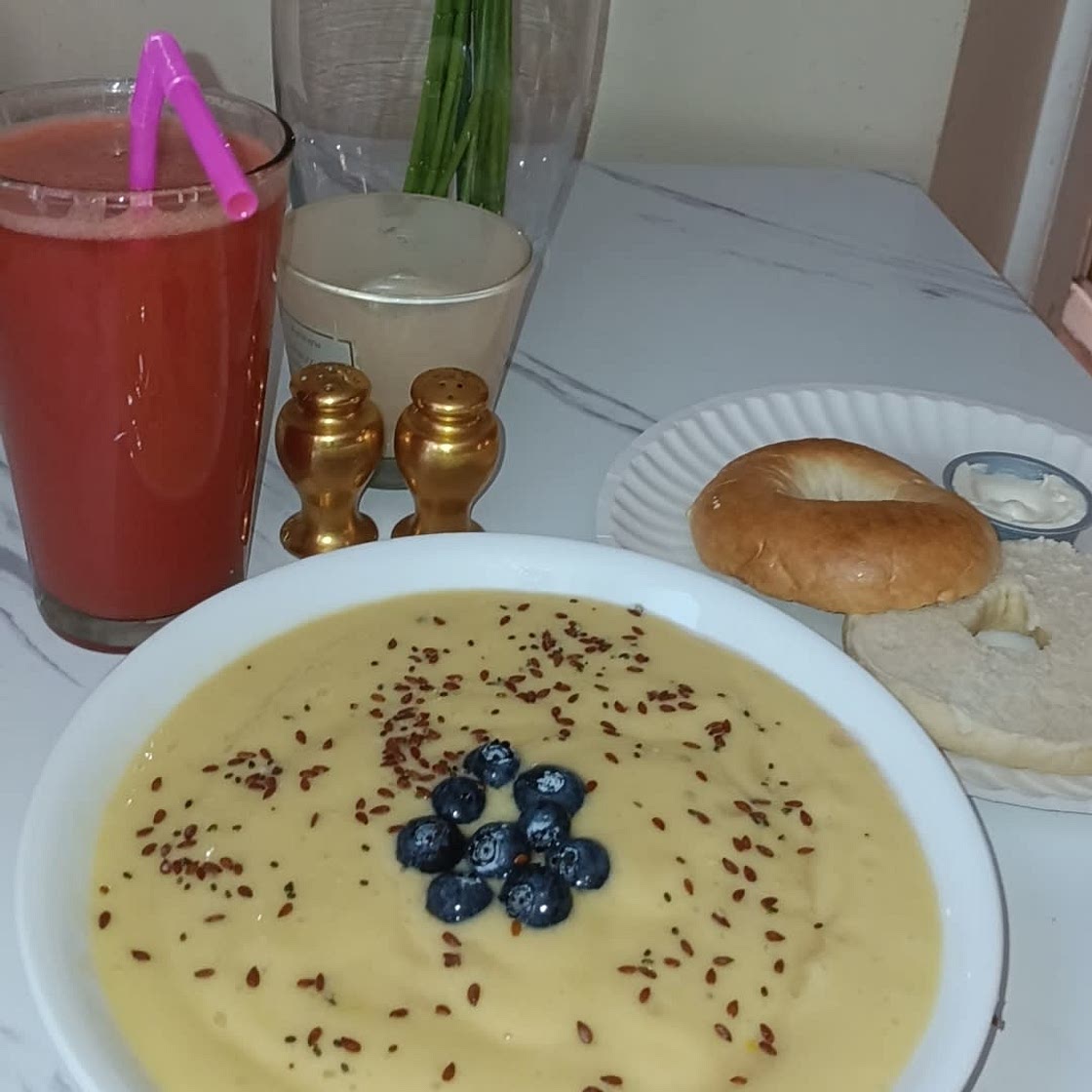 Mango & banana smoothie bowl