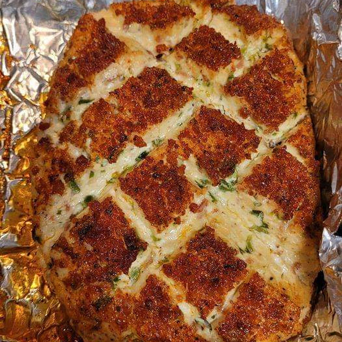 Bacon, sharp white cheddar, garlic, jalapeño smoked cream cheese.