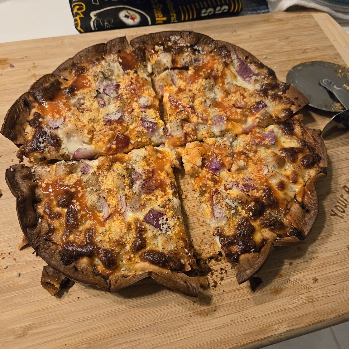 BUFFALO CHICKEN PIZZA
