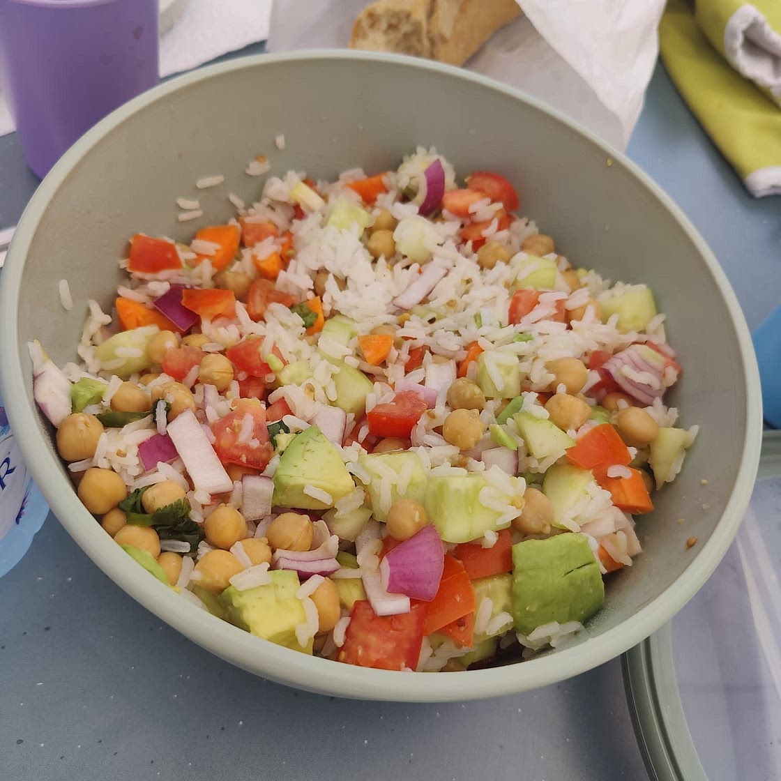 Salade de riz aux pois chiches et à l'avocat