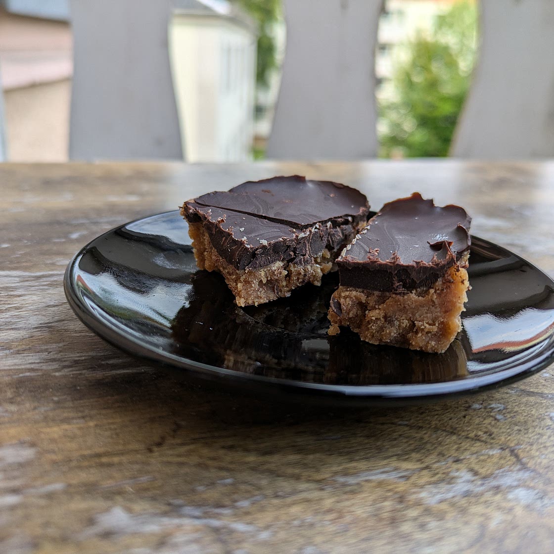 (Vegan, No Sugar) Schoko-Dattel-Erdnuss-Riegel