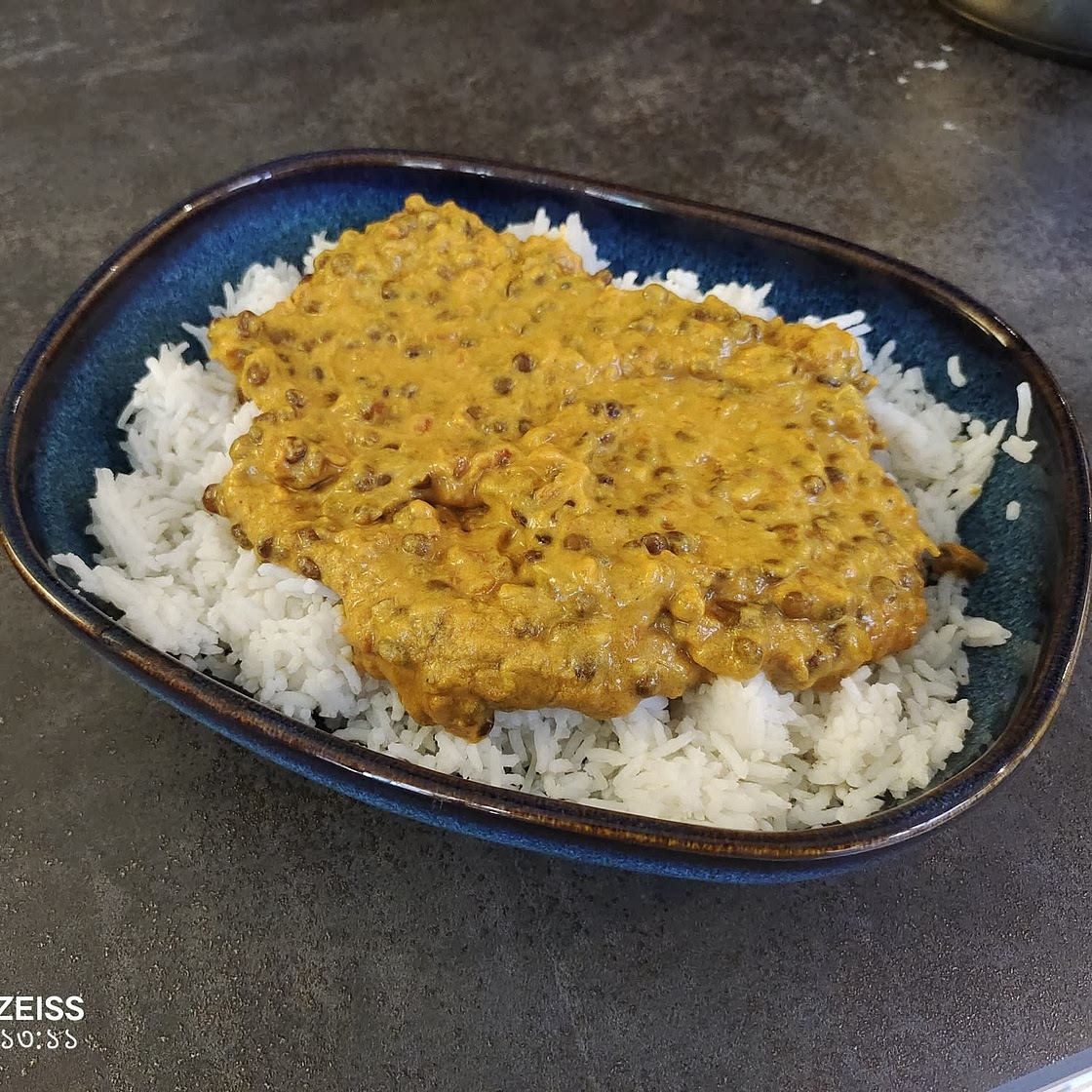 5-Ingredient Creamy Tomato Lentil Curry