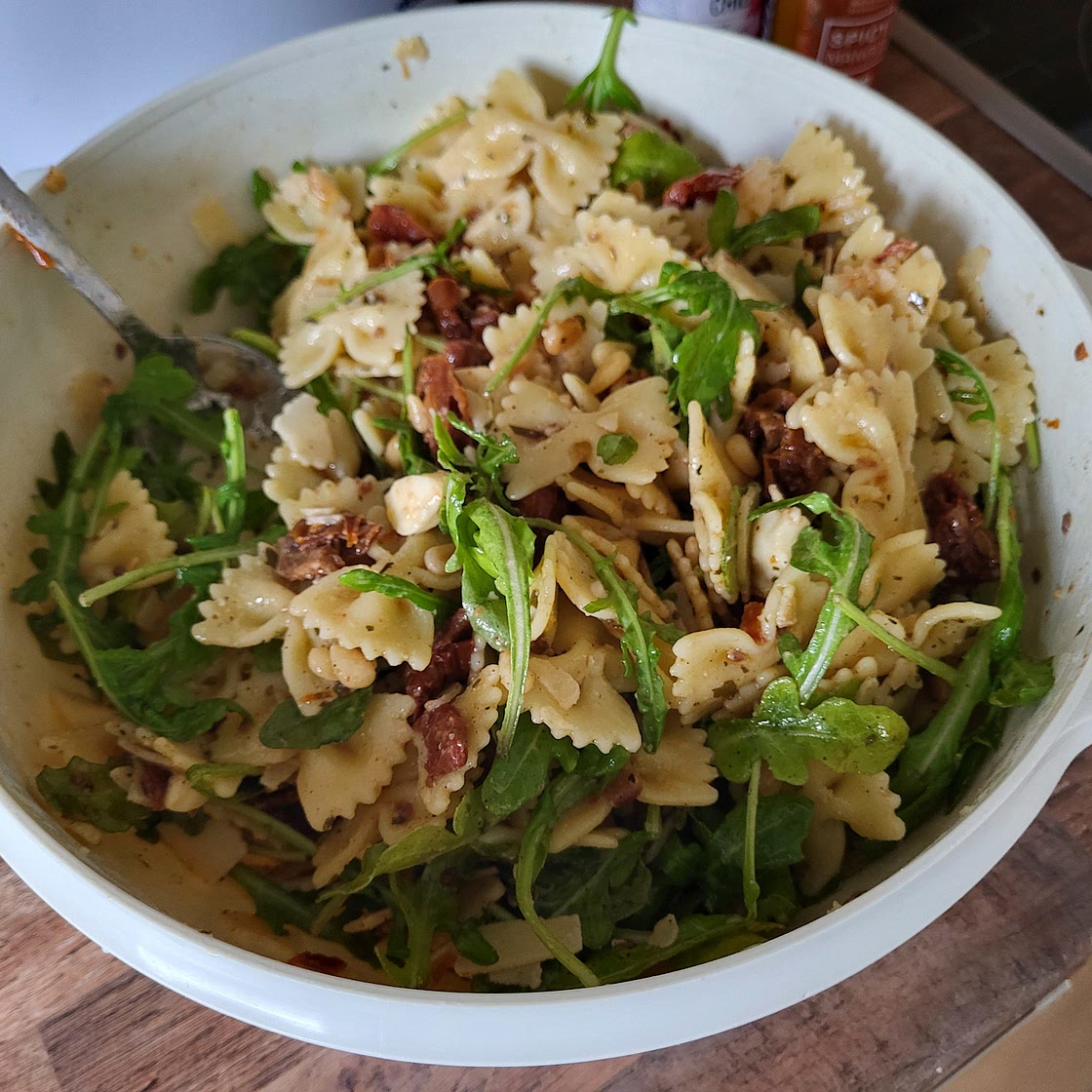 Mediterraner Nudelsalat