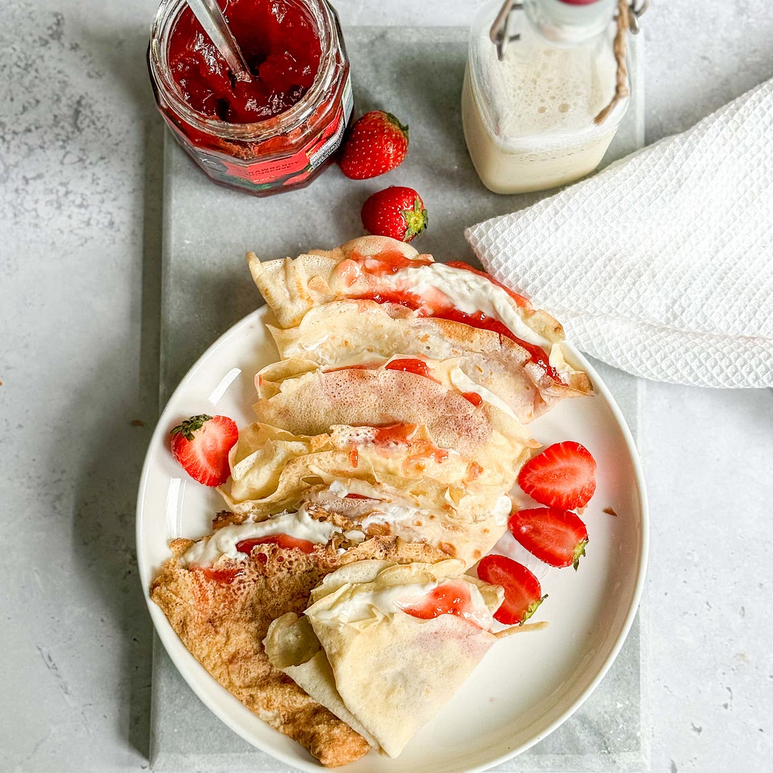 407 calorie strawberries and cream crepes
