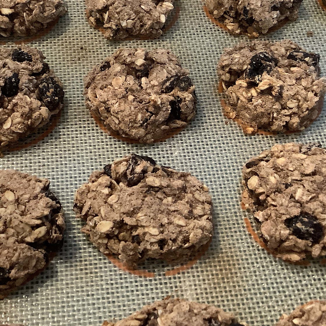 Super Simple Banana Oat Cookies. Vegan, Oil-free and Sugar-free!