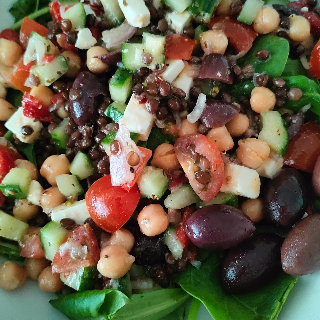 Healthy Greek lentil salad