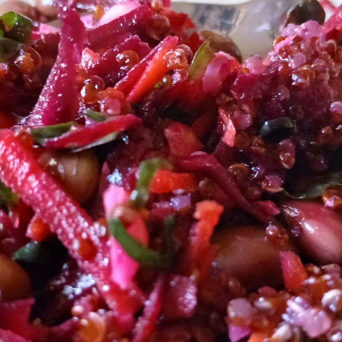 Colorful Beet Salad with Carrot, Quinoa & Spinach
