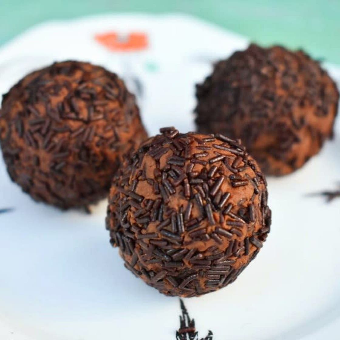 Healthy Chocolate Truffles (with chickpeas for protein)