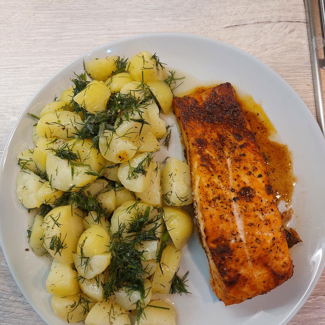 Salmon with potatoes and dill salad