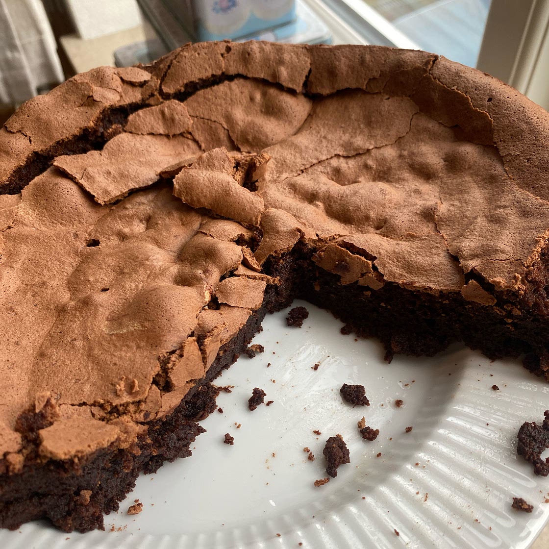 FLOURLESS CHOCOLATE CAKE