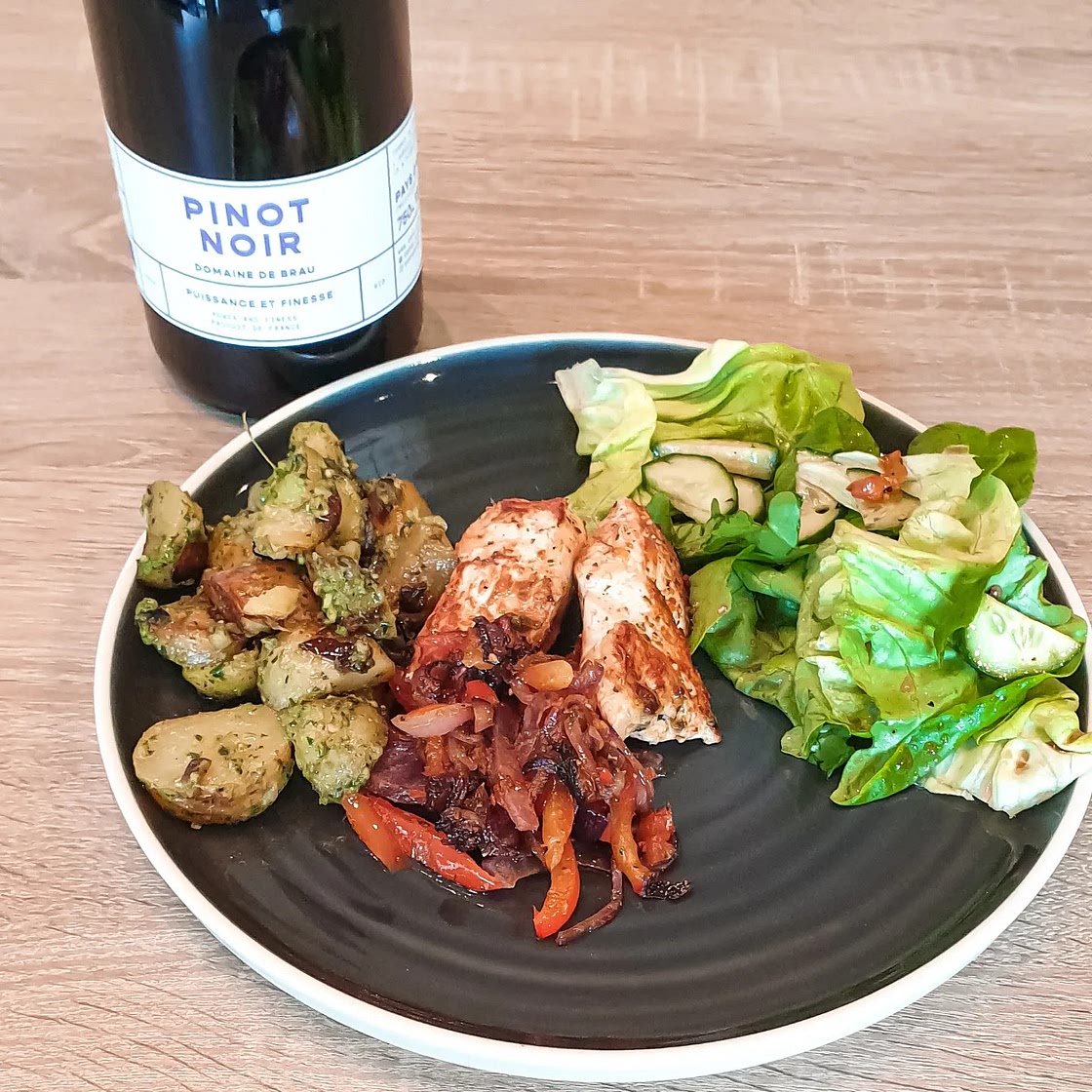 Salade de grenailles au pesto et filet de poulet mariné