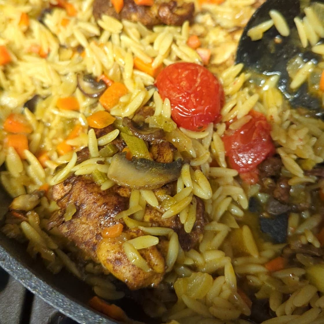 One Pot Mediterranean Chicken Orzo | Slimming & Weight Watchers Friendly