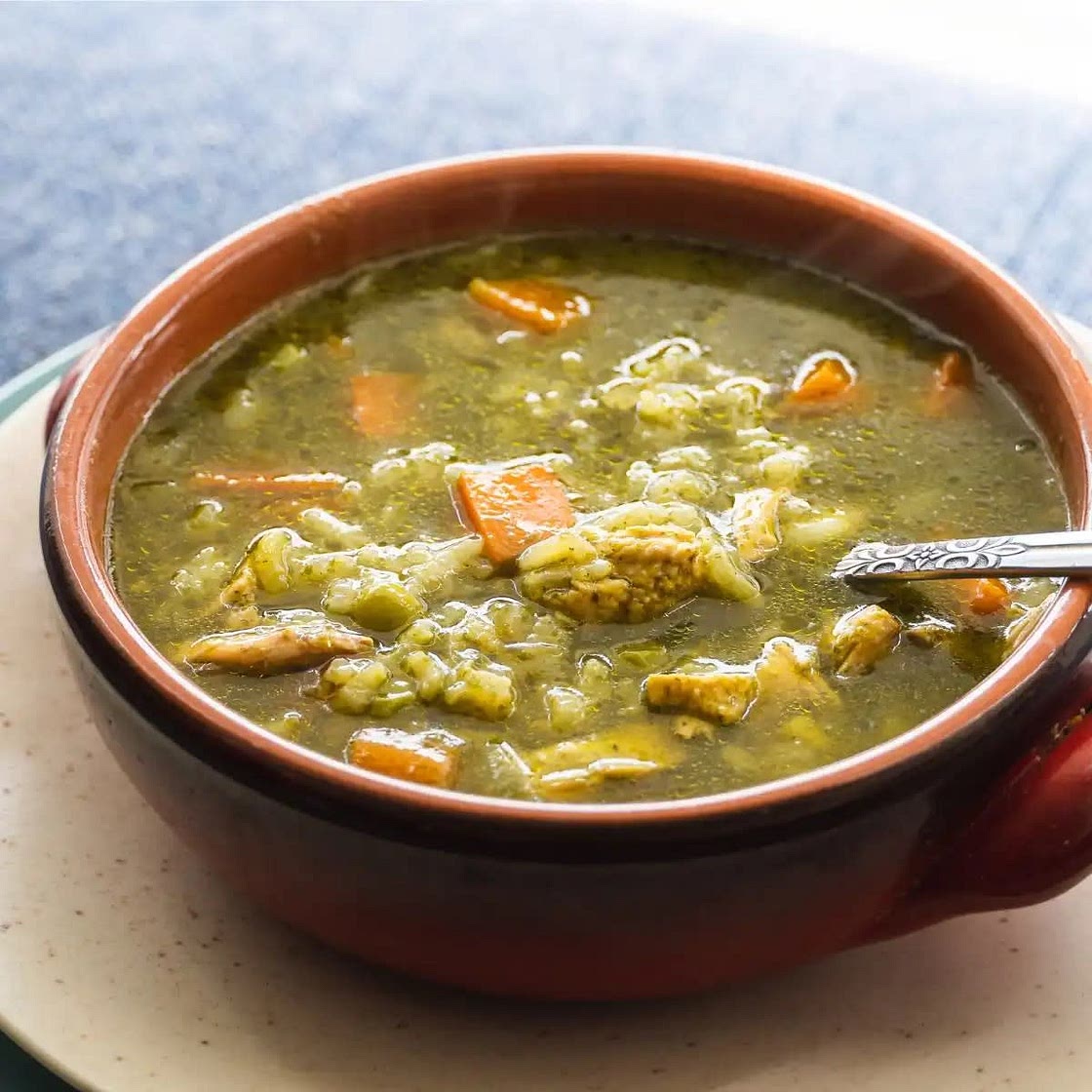Aguadito de pollo soup