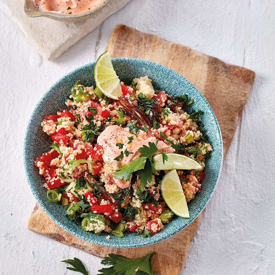 Couscous-Petersilien-Salat mit Harissajoghurt