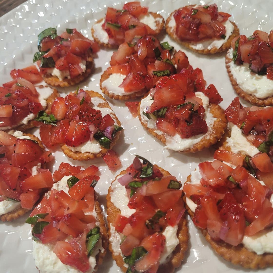 Strawberry Appetizers with Pretzel Crackers