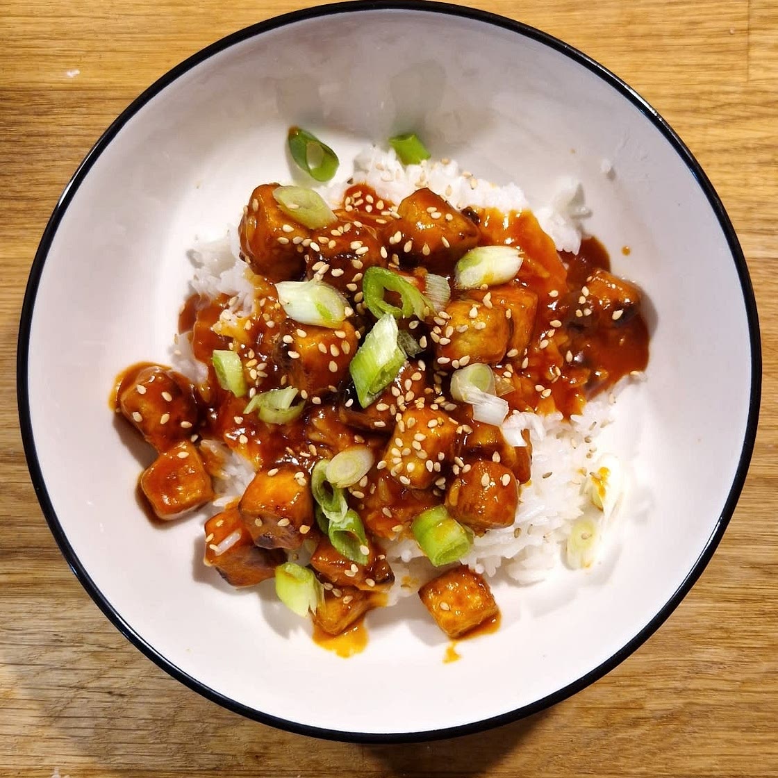 Marinierter Tofu mit Süß-Sauer-Soße