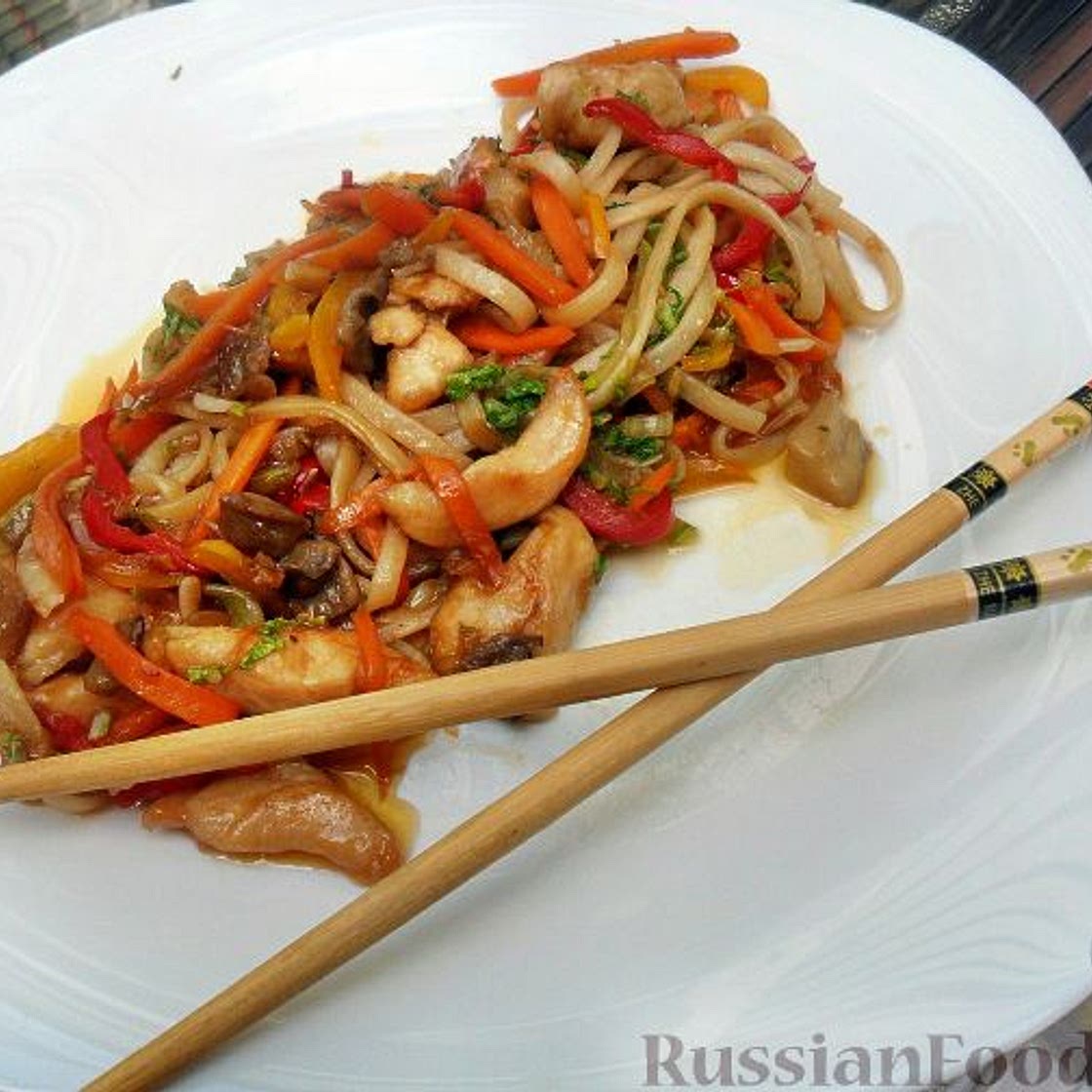 Яки удон тори (лапша удон с курицей и овощами)