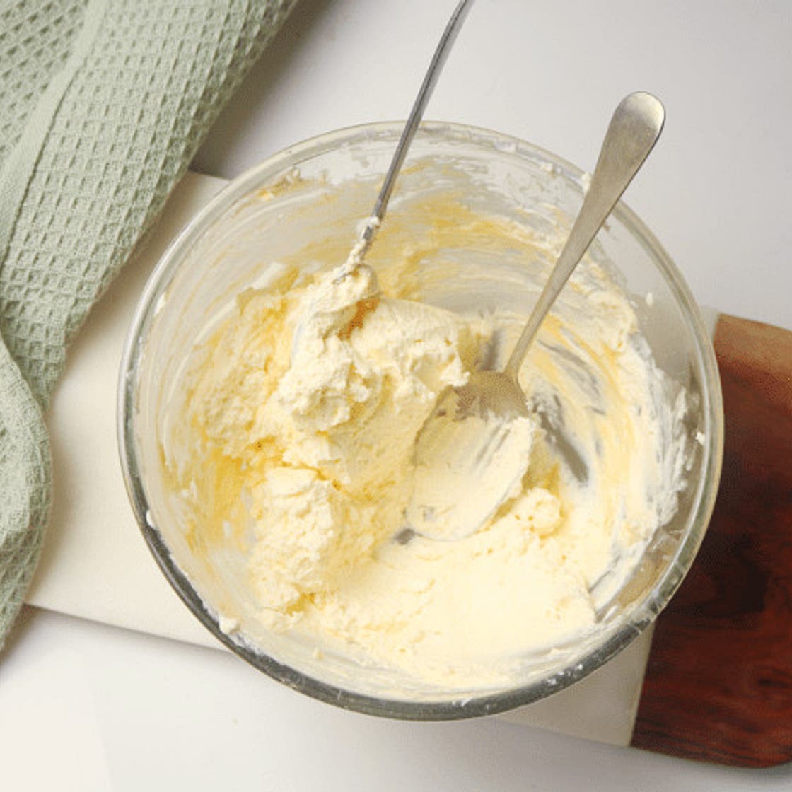 Passion Fruit Mascarpone Icing