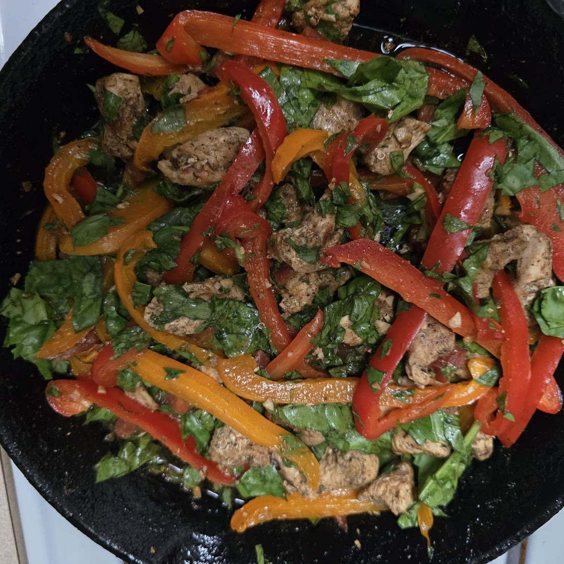 Creamy Spinach and Pepper Chicken - Join Your Life