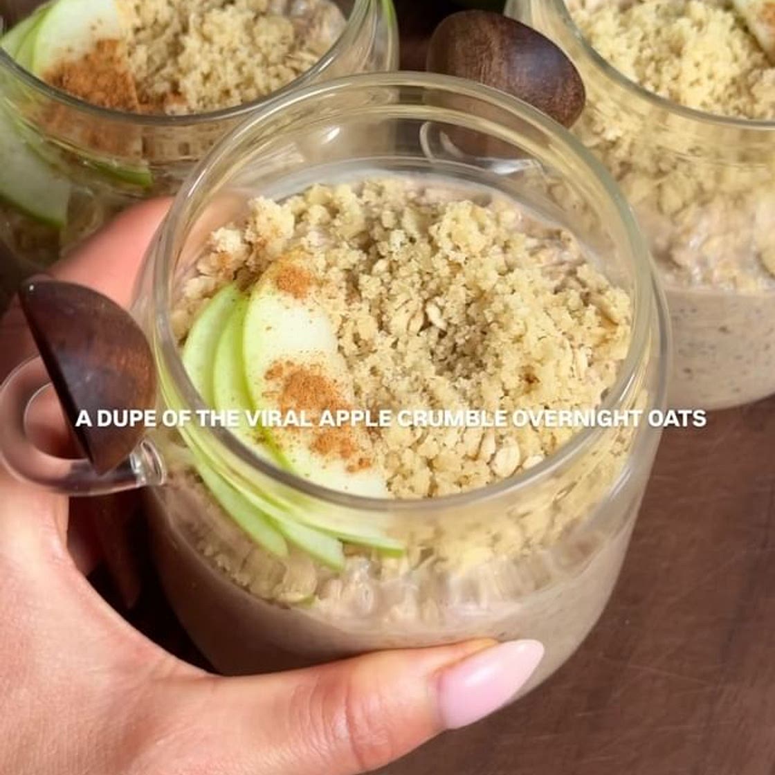 Make the Viral Apple crumble overnight oats