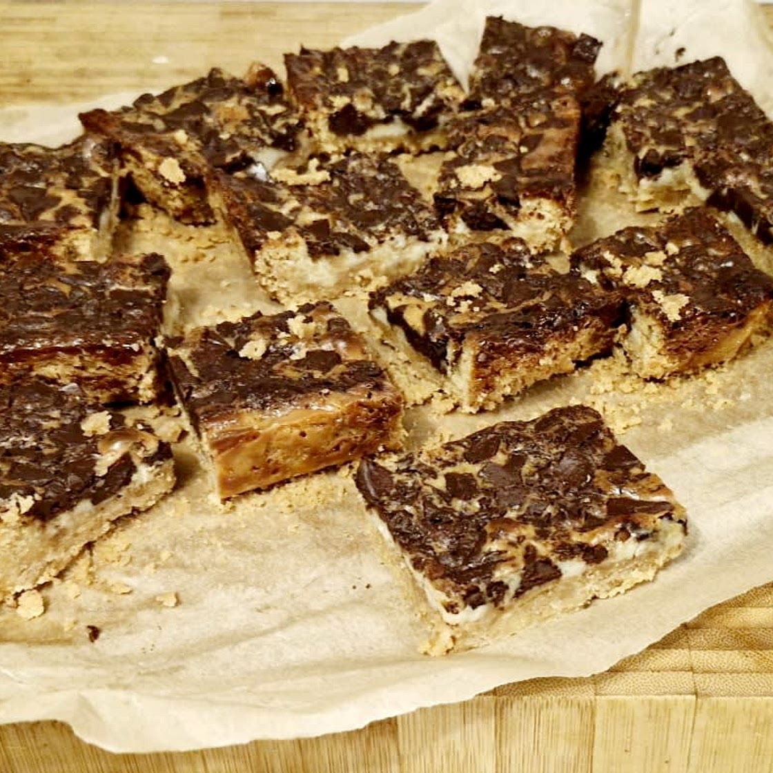 Caramel digestive slice