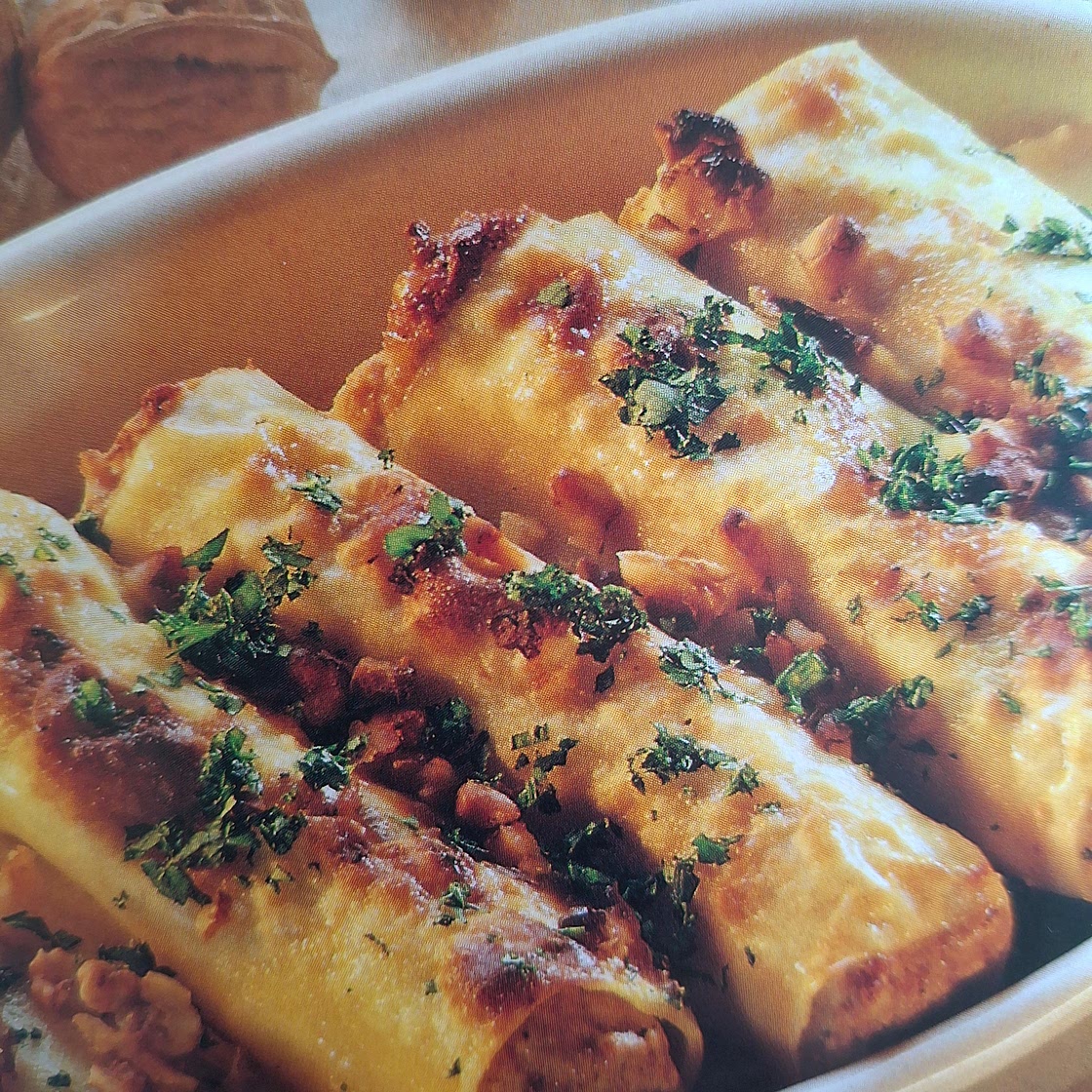 Canneloni met gehakt, salie en walnoten