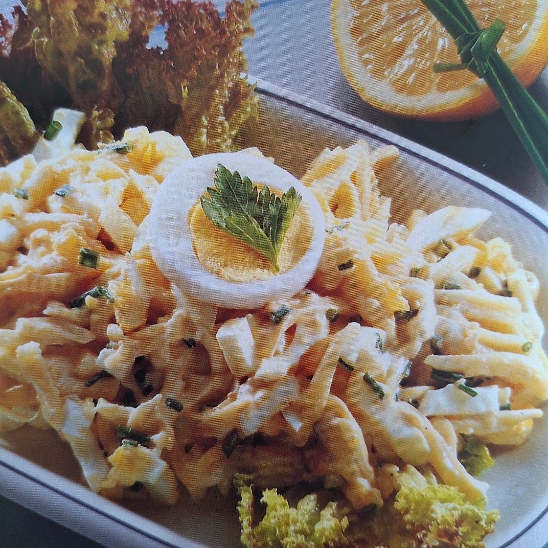 Eisalade met kaas en bieslook