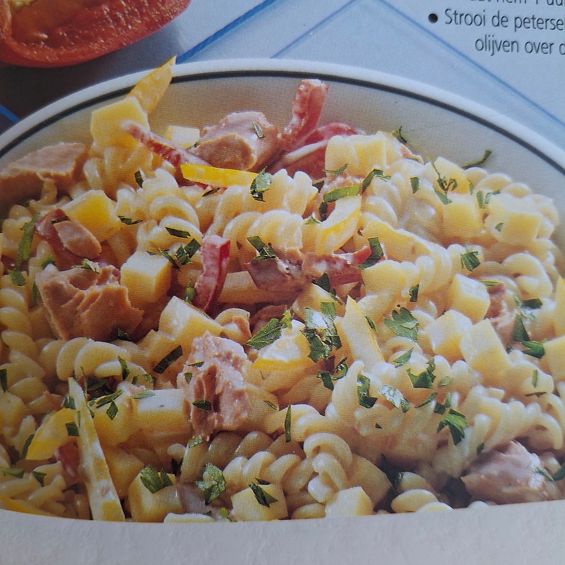 Macaronisalade met zalm