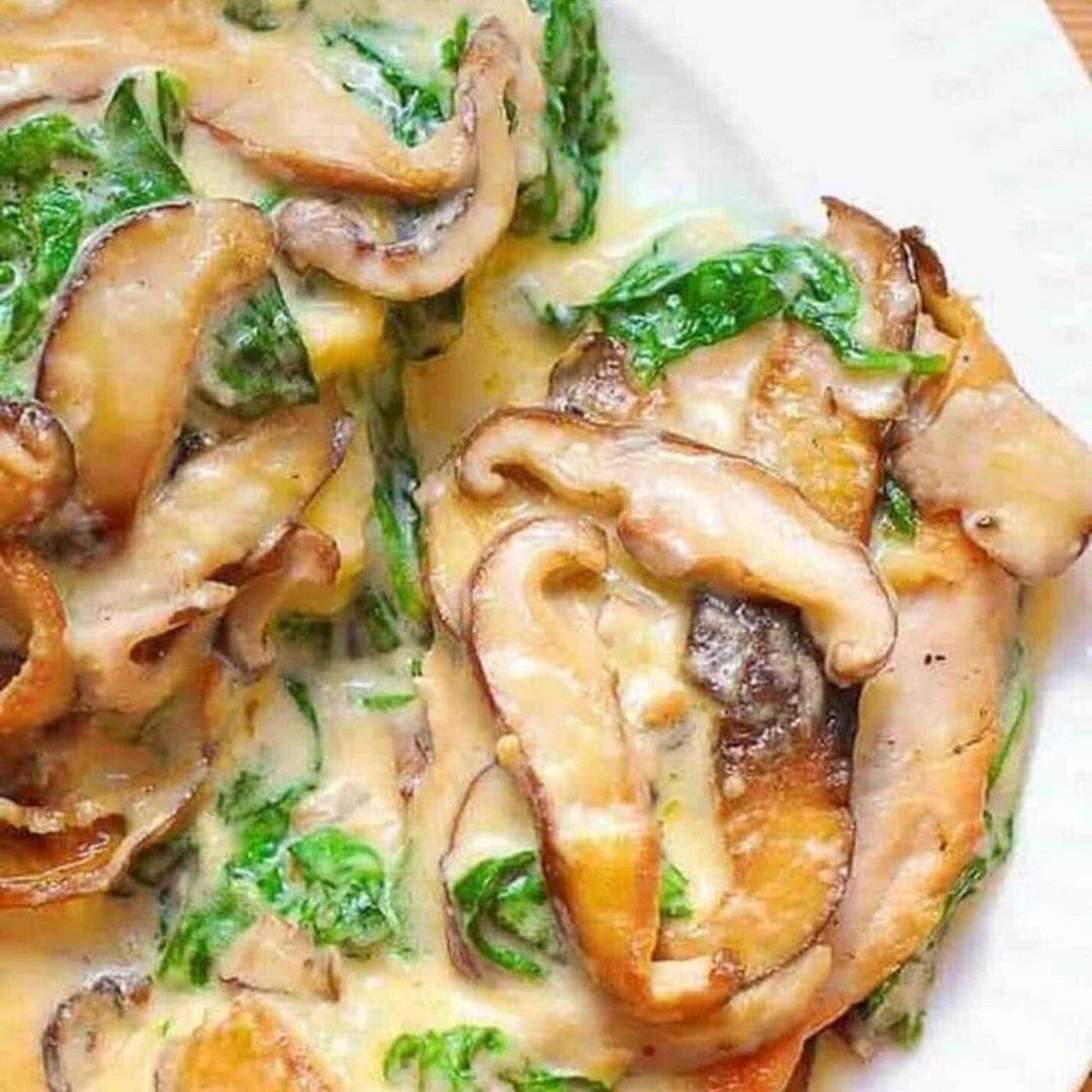 Creamed Spinach & Mushroom Smothered Chicken