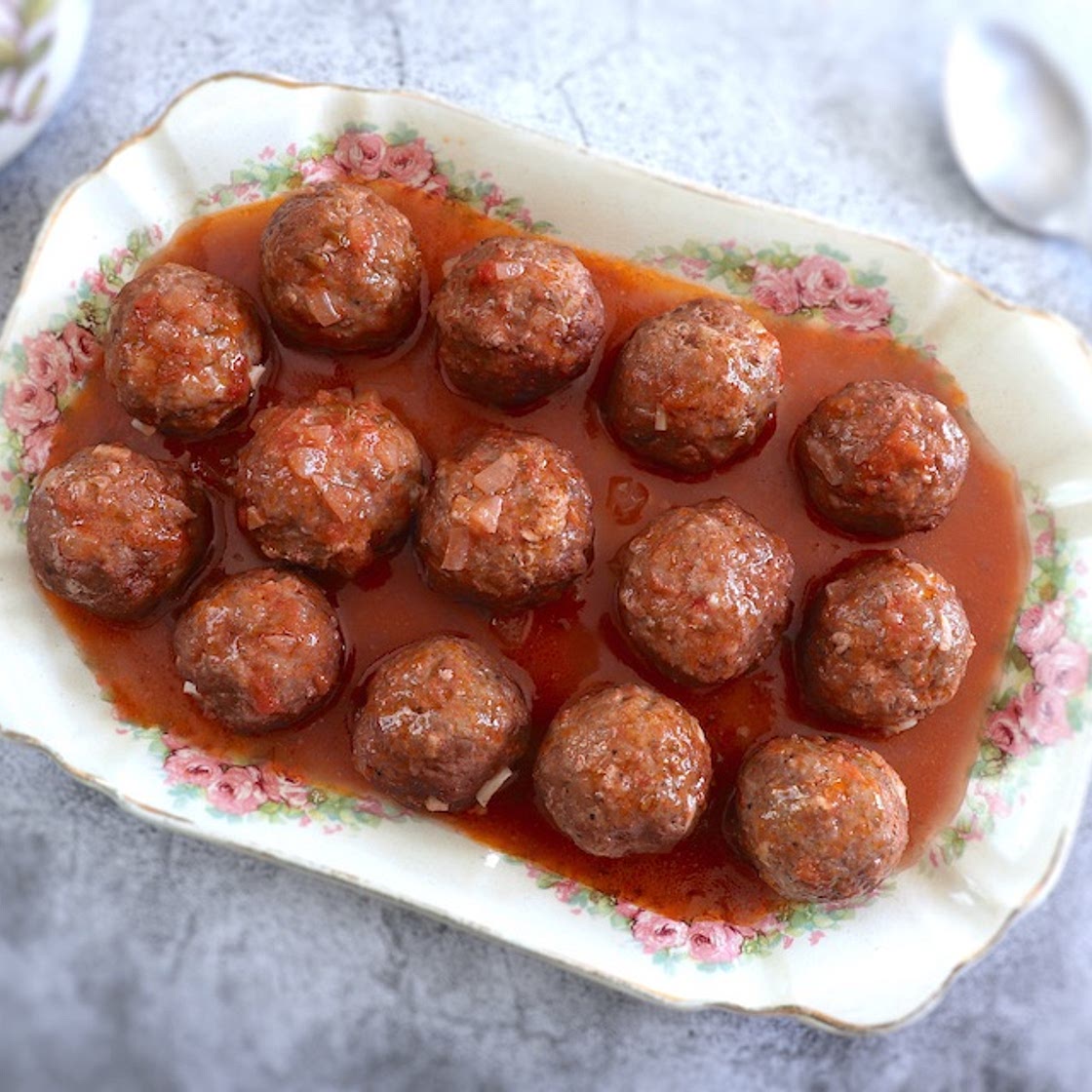 Almôndegas em molho de tomate