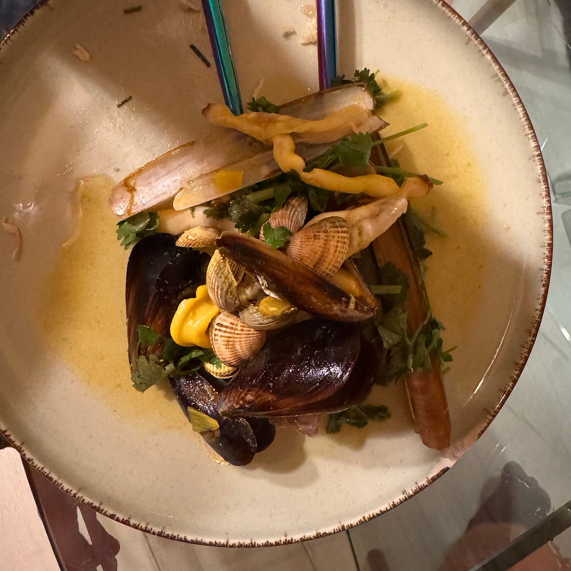 Marisco con gengibre y cilantro
