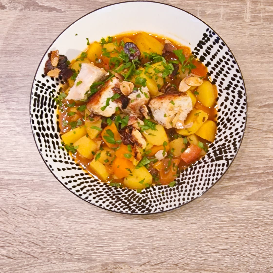 Mijoté de légumes doux & épicé et filet de poulet préparé avec des pommes de terre,